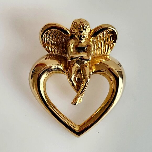 1980-S GIVENCHY SIGNED VINTAGE CUPID AND HEART GOLD TONE BROOCH - Picture 1 of 6